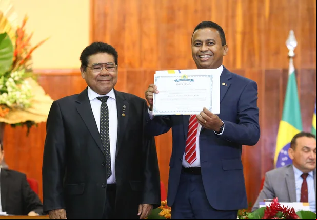 Deputados eleitos são diplomados pelo Tribunal Regional Eleitoral