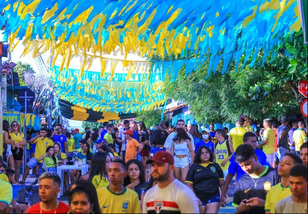 Torcedores acompanham derrota da Seleção Brasileira no Dirceu