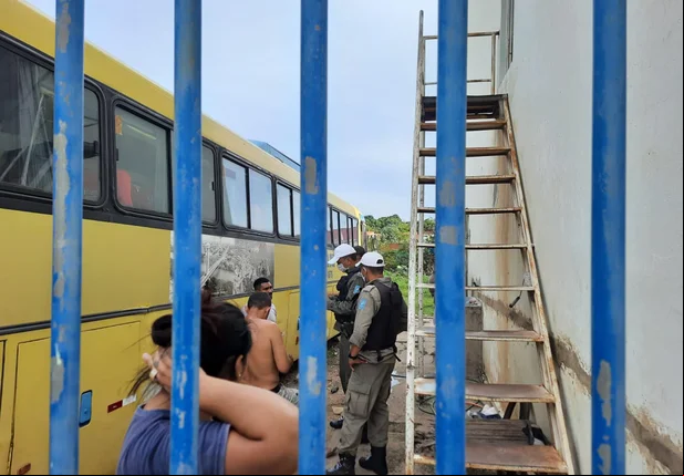 Mecânico morre esmagado ao fazer manutenção de ônibus em Teresina