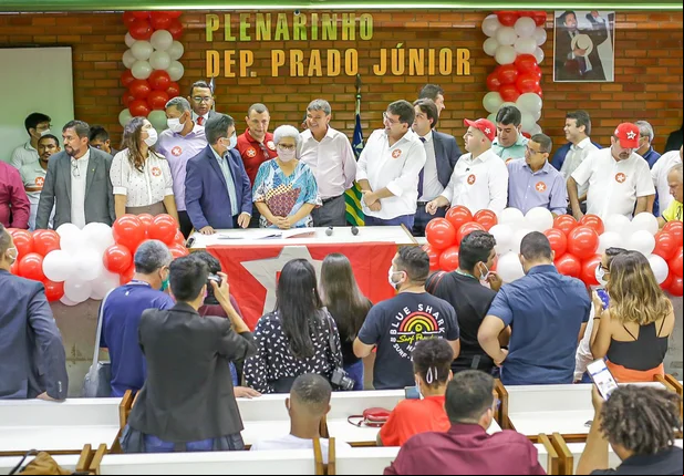 Prefeitos se filiam ao PT nesta quarta-feira no Plenarinho da Alepi