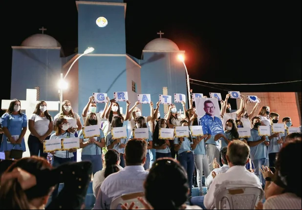 Familiares e amigos participam da missa de 7º dia de Alvimar Martins