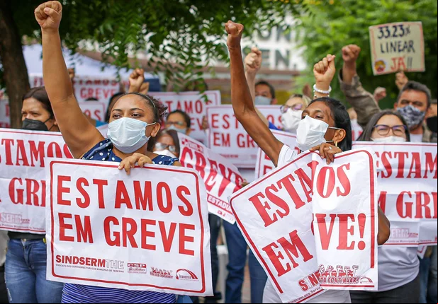 Nova manifestação dos professores em frente à Câmara de Teresina