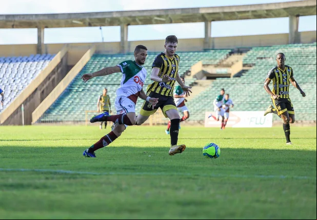 Confira fotos do confronto entre Fluminense-PI e Castanhal no Albertão
