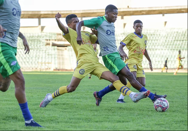 Amistoso entre as equipes do Piauí e Tiradentes em Teresina