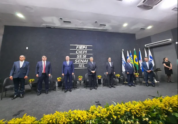 Ciro Nogueira e Júlio César recebem homenagem em solenidade