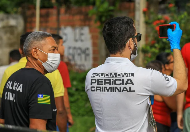Criminosos invadem casa e matam homem a tiros na zona sul de Teresina