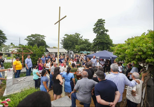 Sepultamento do empresário Rufino Damásio no Cemitério São José