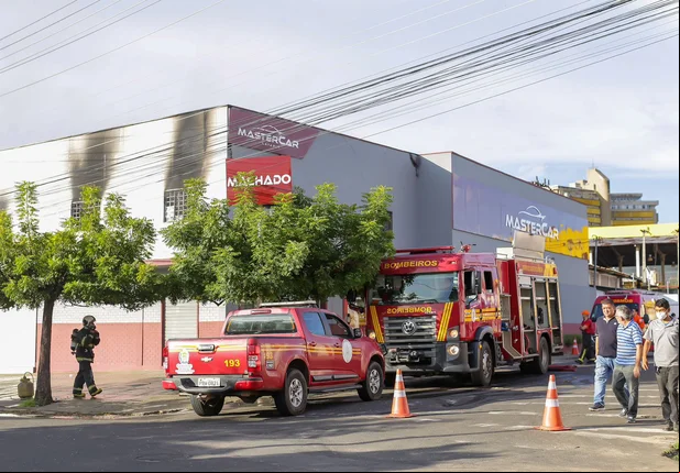Incêndio atinge empresa de peças na zona sul de Teresina