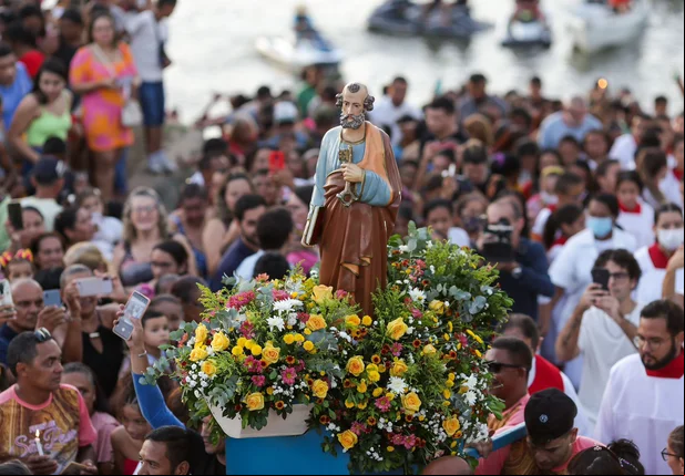 Festejo de São Pedro encerra com procissão fluvial
