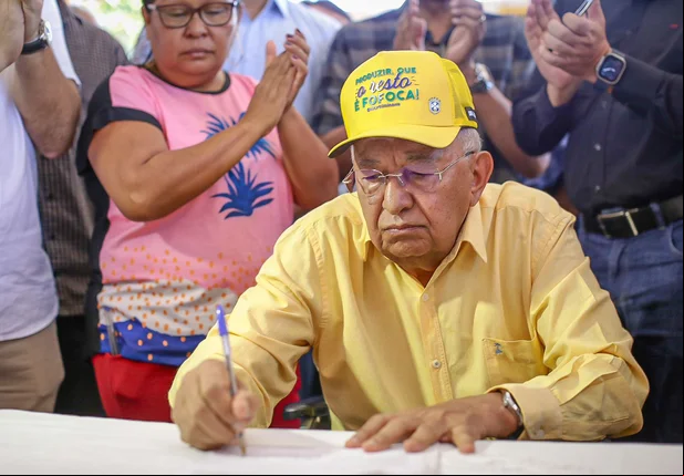 Prefeito autoriza obra de recuperação da Avenida Camilo Filho