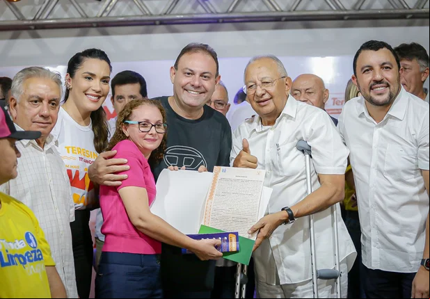 Dr. Pessoa entrega 600 registros de imóveis na zona sul de Teresina