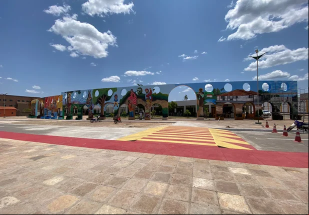 Esperantina celebra aniversário com inauguração de obras