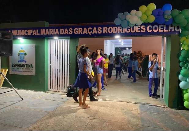 Prefeitura de Esperantina entrega reforma de escola municipal