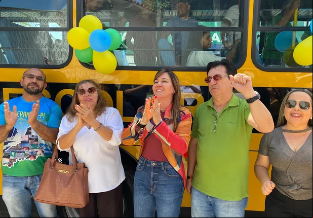 Prefeitura de Esperantina amplia frota escolar com novo ônibus