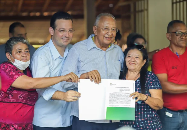 Entrega de títulos de posse de imóveis na zona rural de Teresina