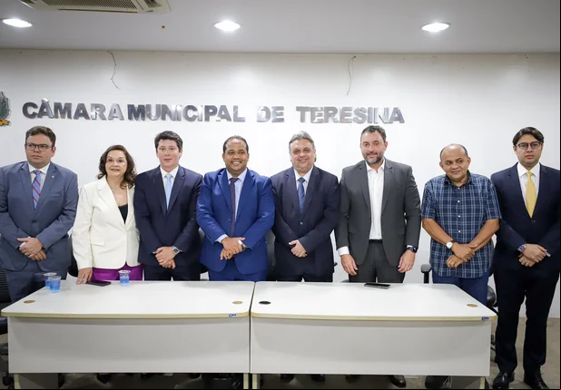 Empresário Victor Linhares é empossado vereador de Teresina