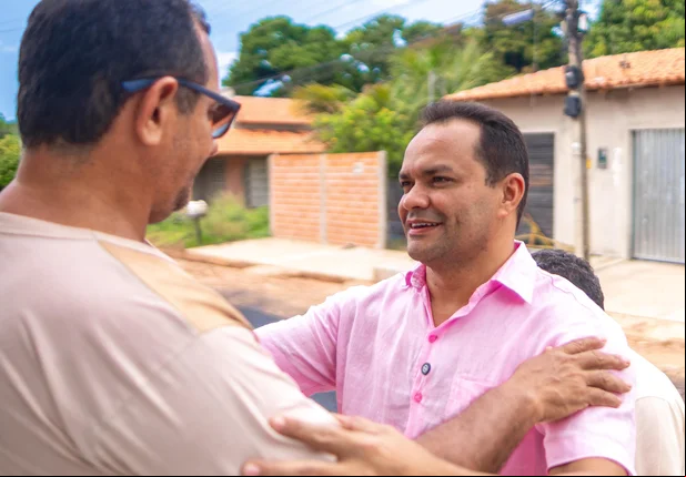 Prefeitura de José de Freitas leva primeiro asfalto ao bairro Santa Ro