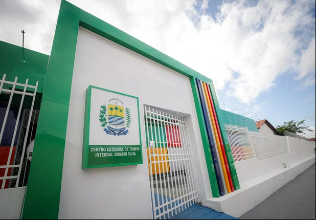 Rafael Fonteles entrega reforma do Ceti Didácio Silva