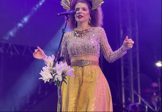 Vanessa da Mata empolga público no 3º dia de Carnaval no Litoral