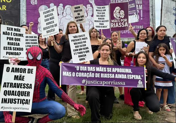 Protesto de mães em prol da enfermeira Riassa Dourado