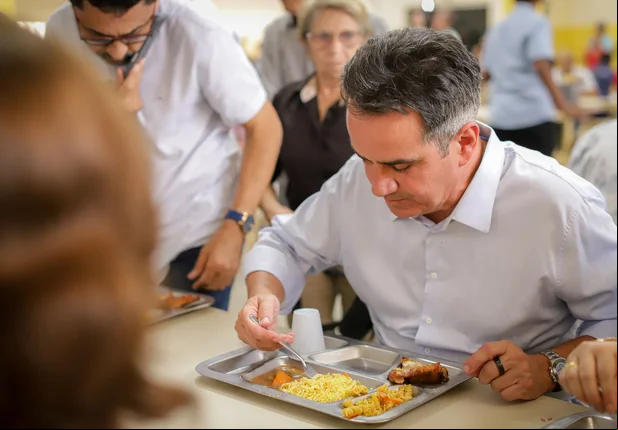 Visita do senador Ciro Nogueira ao Restaurante Popular