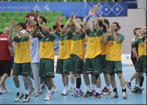 Seleção masculina de handebol estreia com vitória em campe