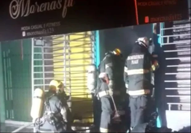 Incêndio de grandes proporções destrói loja no Mercado do Parque Piauí