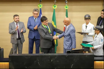 Rafael Fonteles recebe medalha do Mérito Legislativo do Piauí