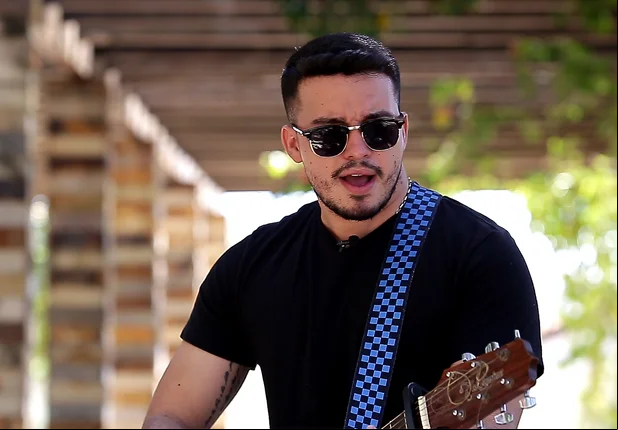 Cantor Vitor Amaral lança novo CD promocional em Teresina