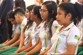 Pé-de-Meia: alunos de baixa renda poderão receber R$ 2 mil por ano